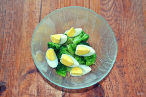 Салат с брокколи и яйцом - фото шаг 5