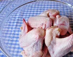 Куриные крылышки в томатном соусе - фото шаг 2