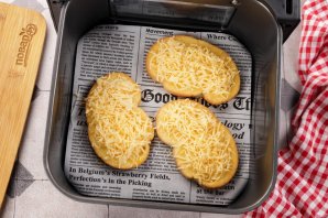 Бутерброды с сыром в аэрогриле - фото шаг 5