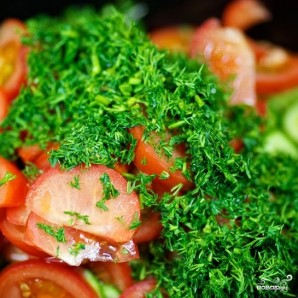 Салат из огурцов и помидоров - фото шаг 5