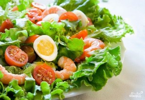 Салат с креветками и яйцом - фото шаг 3