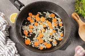Жареный рис с морепродуктами - фото шаг 8
