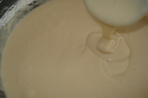 Быстрое тесто на кефире - фото шаг 3