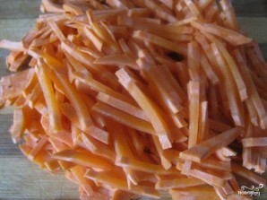 Кальмары, тушеные с луком и морковью - фото шаг 3