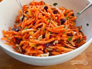Салат с морковью и орехами - фото шаг 3