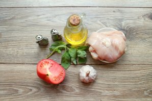 Курица с базиликом и помидорами - фото шаг 1