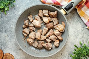 Свинина с кабачками и помидорами - фото шаг 2