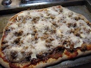 Пицца с колбасой - фото шаг 16