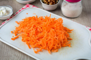 Салат из моркови и чернослива - фото шаг 2