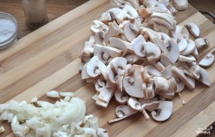 Куриные окорочка, фаршированные грибами - фото шаг 1