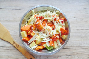 Рагу из овощей с баклажанами в духовке - фото шаг 8