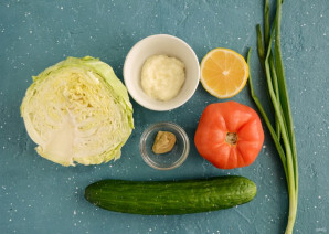 Салат с капустой, огурцом и помидором - фото шаг 1