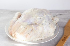 Курица в духовке целиком в рукаве - фото шаг 4