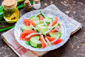 Овощной салат с растительным маслом - фото шаг 4