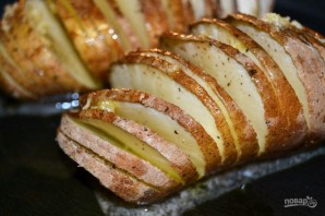 Картофель гармошкой с чесночным маслом - фото шаг 4