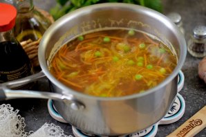 Суп с фунчозой и креветками - фото шаг 7