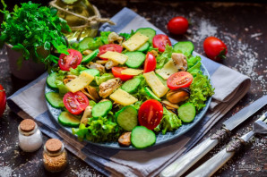 Зеленый салат с мидиями - фото шаг 6