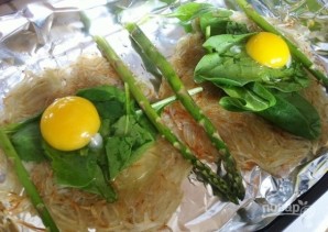 Запечённое яйцо с картофелем и шпинатом - фото шаг 5