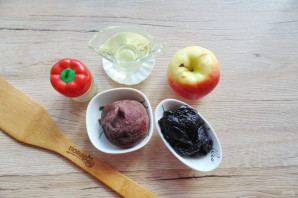 Салат из свеклы с черносливом и яблоками - фото шаг 1