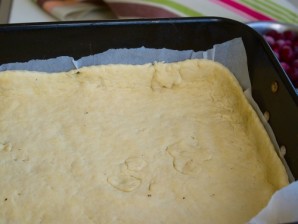 Творожное тесто для пирога с вишней - фото шаг 3