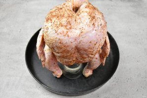 Курица в духовке на банке - фото шаг 6