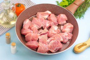 Тушеное мясо с грибами - фото шаг 2