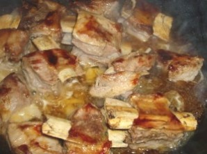 Тушеная картошка со свиными ребрышками - фото шаг 2