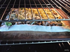 Слоеный пирог с брокколи и грибами - фото шаг 7