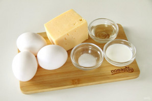 Яичные блины с сыром - фото шаг 1