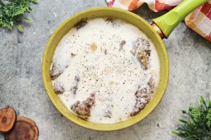 Говяжья печень, тушенная в сметане - фото шаг 6