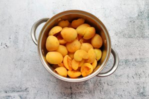 Цукаты из абрикосов в сушилке - фото шаг 2