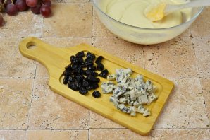 Кексы с виноградом и сыром дор блю - фото шаг 5