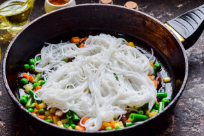 Рисовая лапша с овощами по-китайски - фото шаг 3