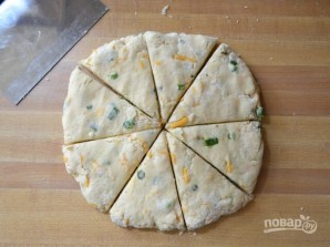 Уголки с сыром и зеленым луком - фото шаг 7