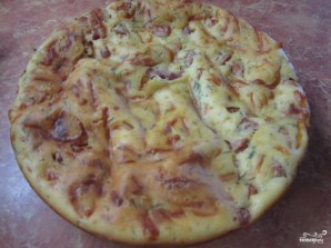 Заливной пирог с колбасой и сыром - фото шаг 4