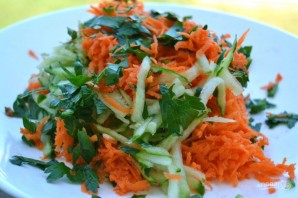 Салат из огурца и моркови - фото шаг 6