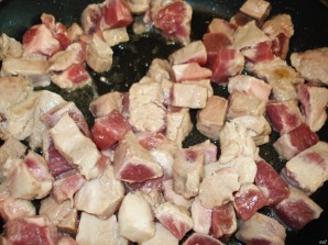 Мясо с картошкой в горшочке - фото шаг 1