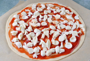 Пицца "Пепперони" с моцареллой - фото шаг 7