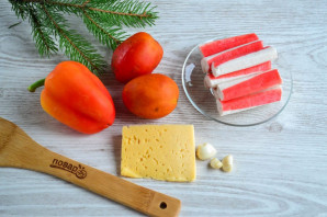 Салат с перцем, помидорами и крабовыми палочками - фото шаг 1