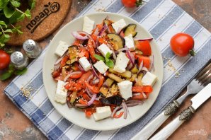 Салат с баклажанами, помидорами и брынзой - фото шаг 7