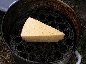 Сыр копченый в домашних условиях - фото шаг 2