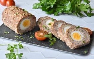 Мясной рулет с яйцом - фото шаг 11