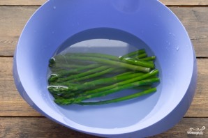 Теплый салат со спаржей - фото шаг 2