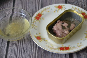Салат с печенью трески и огурцом - фото шаг 3