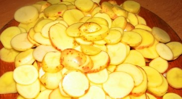 Картошка с салом в фольге на костре - фото шаг 1