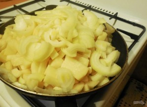 Рецепт картошки с луком - фото шаг 2