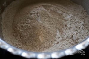 Рецепт пшеничного хлеба в духовке - фото шаг 1