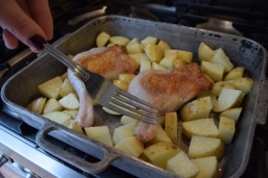 Утка кусочками с картошкой в духовке - фото шаг 4
