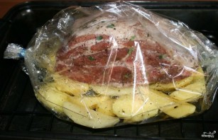 Картошка с мясом в рукаве для запекания - фото шаг 3