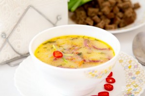 Горячий сырный суп с колбасой - фото шаг 10